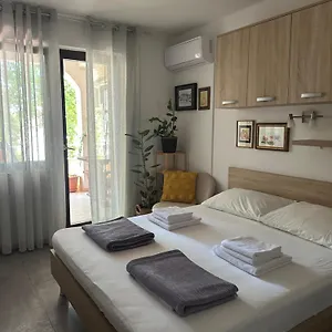 https://studio-apartman-tefanija.primorje-gorskikotar.com
